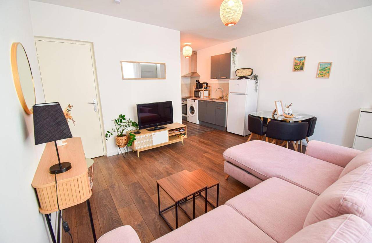 Appartement entier, One-Bedroom Apartment in Beaujeu, Région de Villefranche-sur-Saône