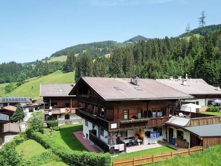 Ferienwohnung für 4 Personen, mit Balkon und Terrasse sowie Garten und Ausblick in Wildschönau
