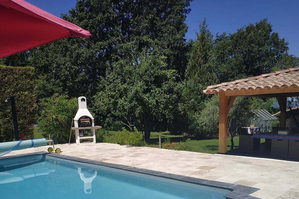 Tres Belle Villa Avec Piscine 10X4M Grand Terrain Paysage, Superbe Cuisine D'Ete in Meyrargues, Région d'Aix-en-Provence