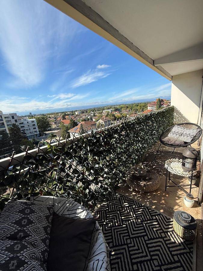 Gîte pour 3 personnes, avec vue sur le lac ainsi que balcon et vue à Ambilly - 2