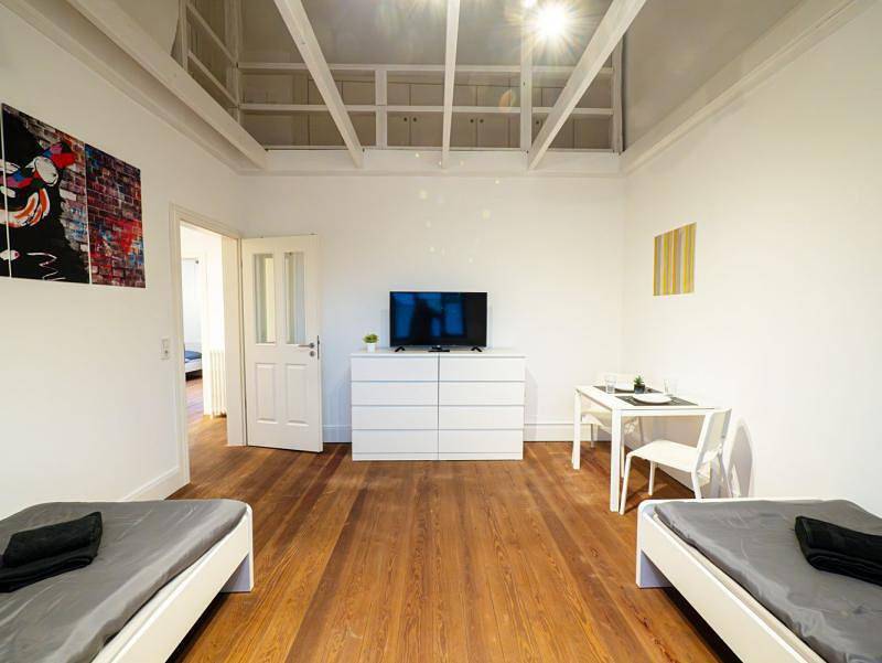 Ganze Ferienwohnung, Große Monteurwohnung in Villa - 4 Zimmer (8 Personen), Wlan, Tv, Küche - Ahrensburg Nähe Hamburg - Agrp1202 in Ahrensburg, Kreis Stormarn