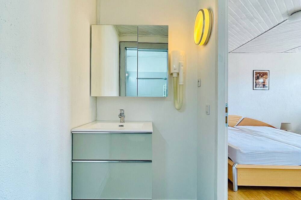 Entire apartment, Appartement Haut Droite in La Vôge-les-Bains, Épinal region