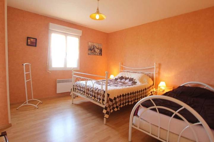 Gîte pour 7 personnes, avec jardin à Les Moitiers-d'Allonne - 4