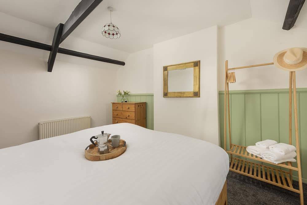 Bridge House - a house that sleeps 6 guests in 3 bedrooms in Newlyn, Cornwall