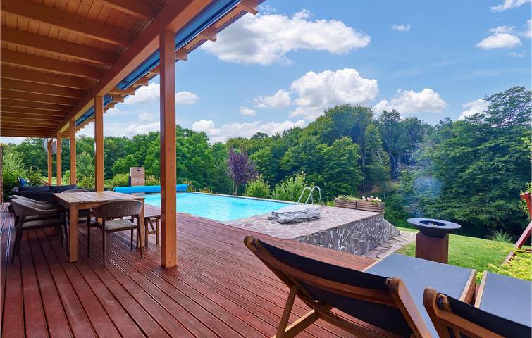 Geräumige 115 m² große Ferienwohnung mit Pool, WLAN und Grill – der perfekte Urlaubsort! in Zagreb und Umgebung