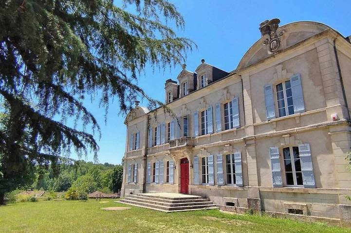 Château pour 14 personnes, avec jardin et piscine en Dordogne