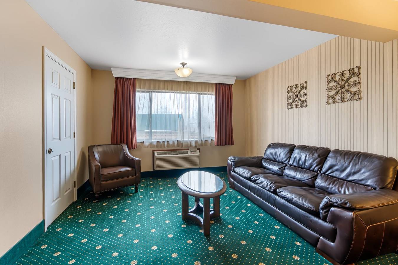 Rogue Regency Inn Medford Airport in Medford, Oregon