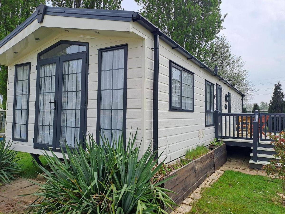 Mobile Home in Northampton, Northamptonshire