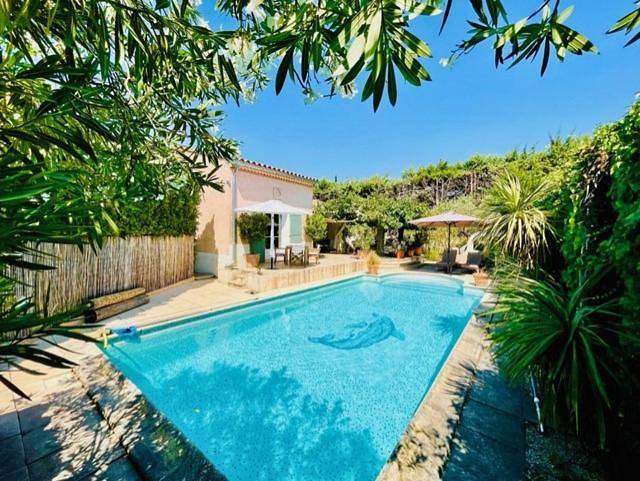 Villa pour 8 personnes, avec Terrasse et Jardin ainsi que Piscine et Vue