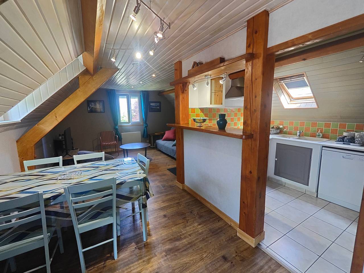 Apartamento entero, Apartamento 'L'Appartement Des Trois Vallées' con vistas a la montaña, terraza privada y Wi-Fi in Villelongue, Parque nacional de los Pirineos