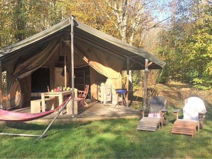 Camping Brantôme Peyrelevade - Tente en toile et en bois 6 personnes - Tente Lodge Safari 35 m² - 2 chambres - 10 m² terrasse couverte in Brantôme en Périgord, Périgord Vert