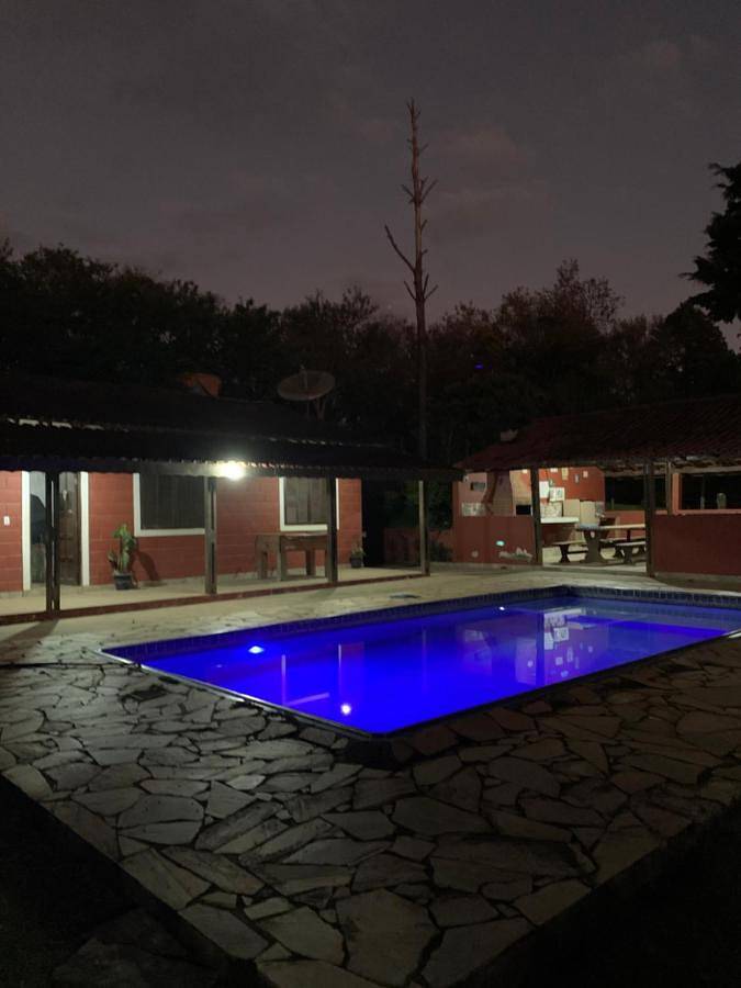 Casas e apartamentos de temporada para 19 pessoas, com jardim e piscina infantil e ainda piscina and vista, com animais de estimação em Mairinque