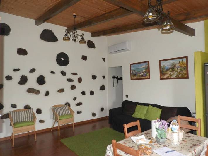 Casa rural para 4 personas, con jardín y vistas en El Hierro