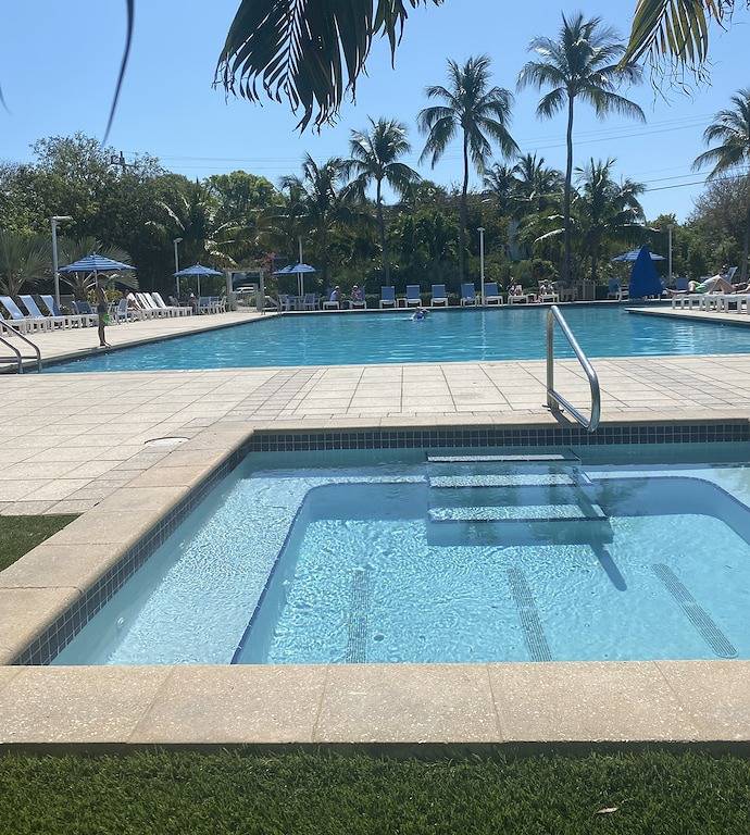 Ganze Wohnung, Beautifully Designed Oceanfront Condo in Tavernier, Monroe County