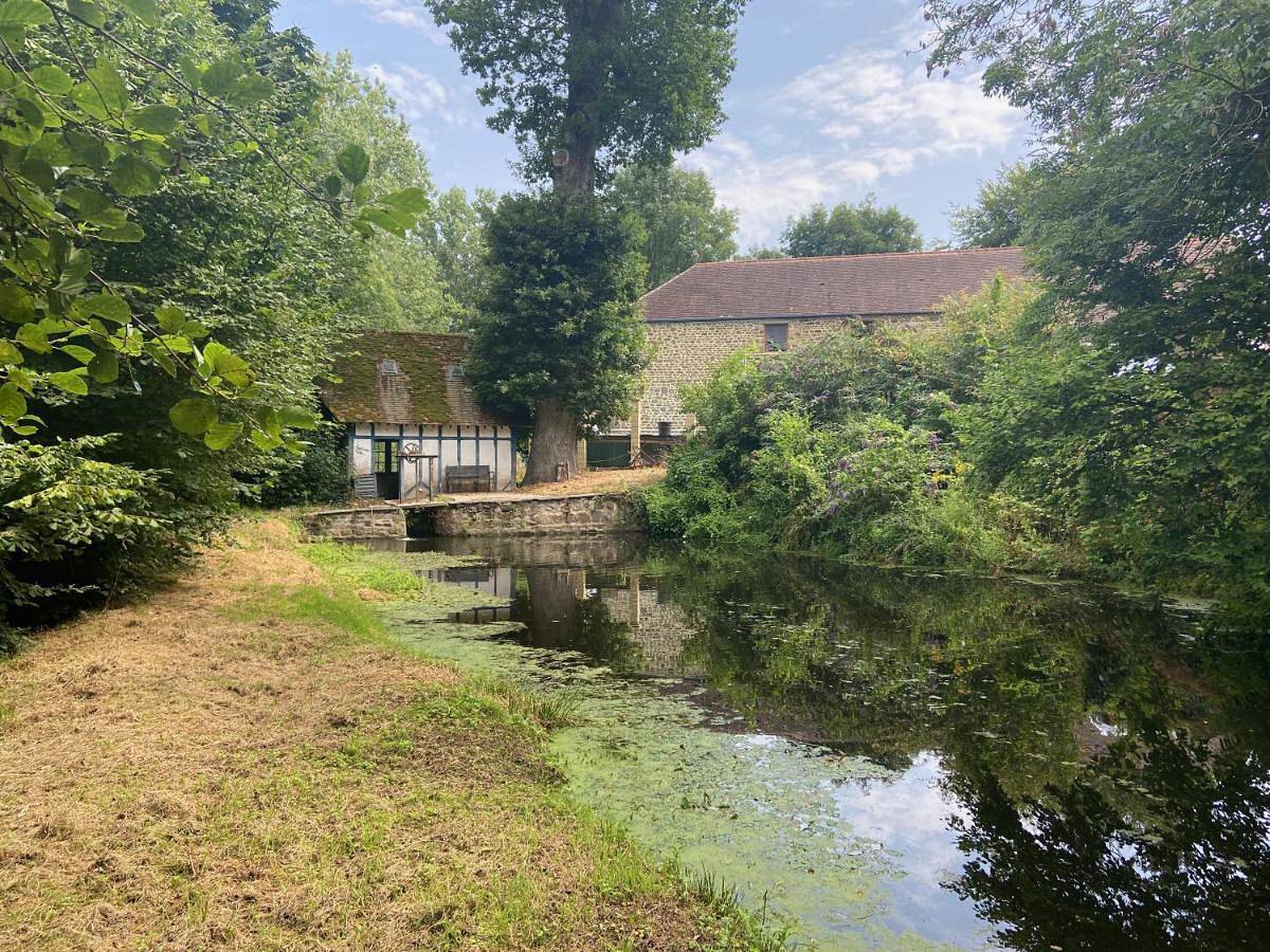 Five-Bedroom House in Passais, Parc naturel régional Normandie-Maine