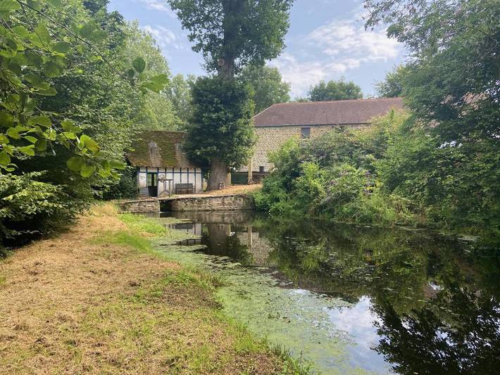 Location de vacances pour 12 personnes, avec Terrasse ainsi que Jardin et Piscine à Passais