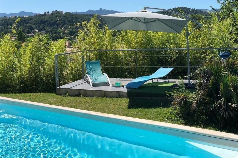 Magnificent bastide in Provence, swimming pool, near Aix, with view, calm,shop 5 min in Bouc-Bel-Air, Region de Aix-en-Provence