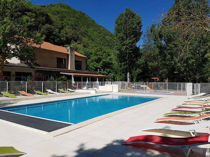 Location de vacances pour 2 personnes, avec piscine ainsi que jardin et terrasse à Axat - 2