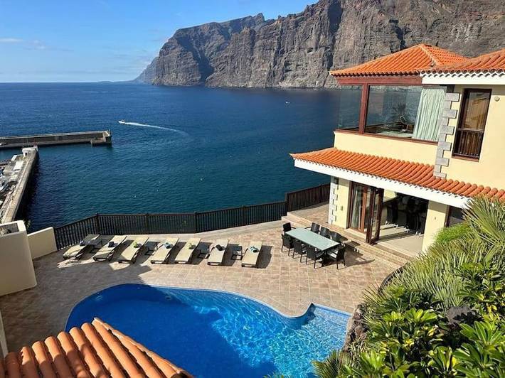 Villa voor 14 personen, with Whirlpool and Terras as well as Zwembad in Acantilados de los Gigantes