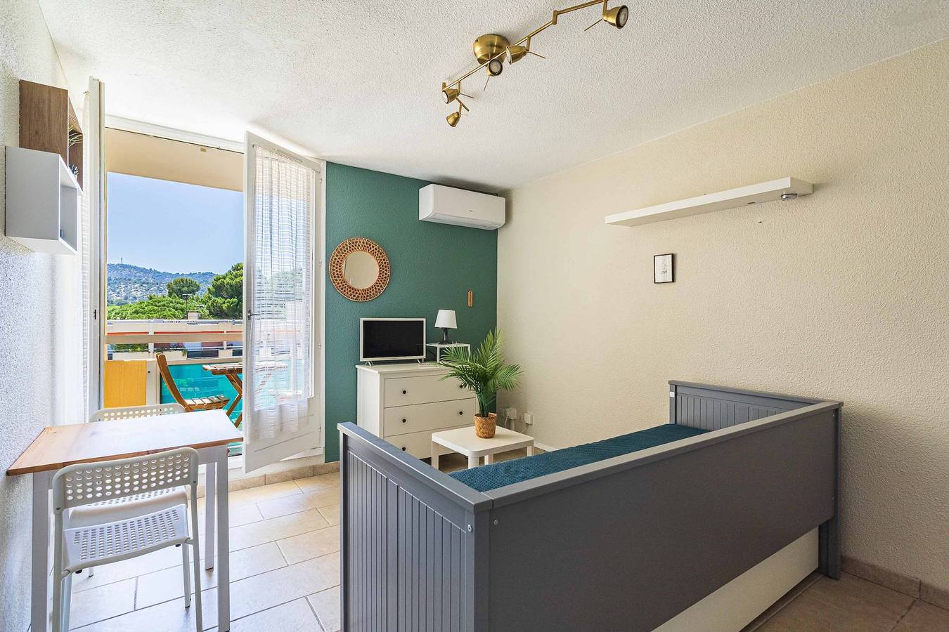 Entire apartment, Le Mimosa Ensoleillé - À 400 m de la plage in Bormes-les-Mimosas, Parc national Port-Cros