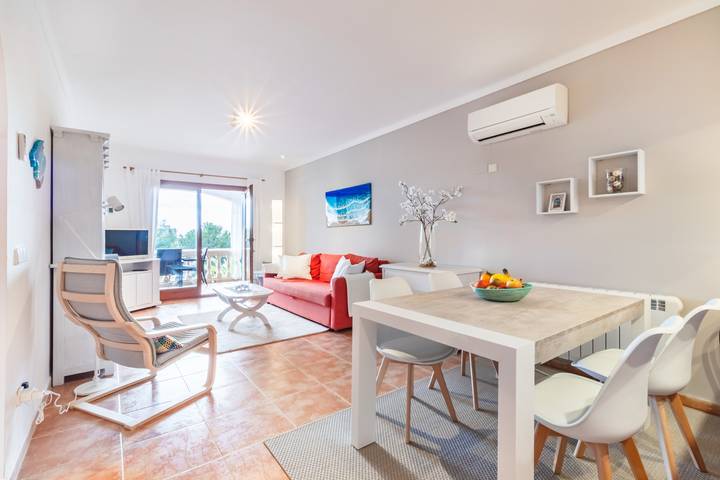 Gîte pour 4 personnes, avec terrasse ainsi que jardin et piscine à Cala Santanyí - 4