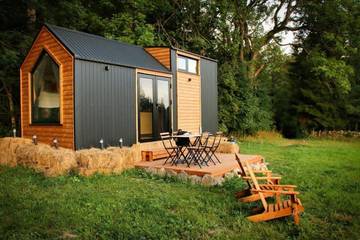 Gîte pour 4 personnes, avec terrasse ainsi que vue sur le lac et jardin à Yssingeaux