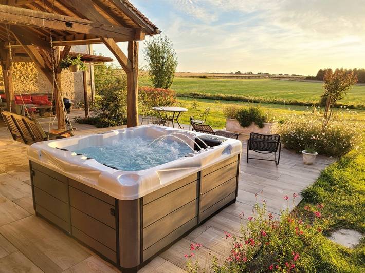 Gîte pour 2 personnes, avec jacuzzi ainsi que jardin et terrasse en Indre-et-Loire - 2