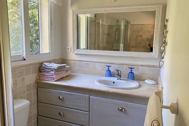 Location de vacances pour 2 personnes, avec jardin et terrasse à La Roquette-sur-Siagne - 4