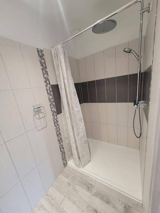 Appartement entier, T2 plain-pied, en centre-ville in Buzançais, Région de Châteauroux