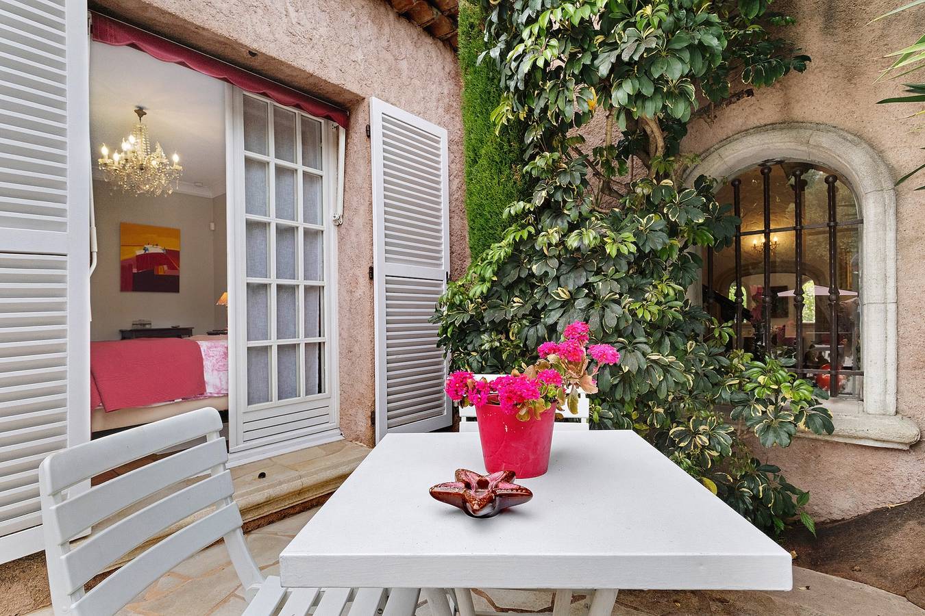 Chambre d’hôtes « Mitsouko » avec piscine partagée, Wi-Fi et climatisation in Antibes, Côte méditerranéenne (France)