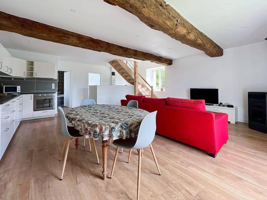 Four-Bedroom House in Chavagne, Région de Rennes