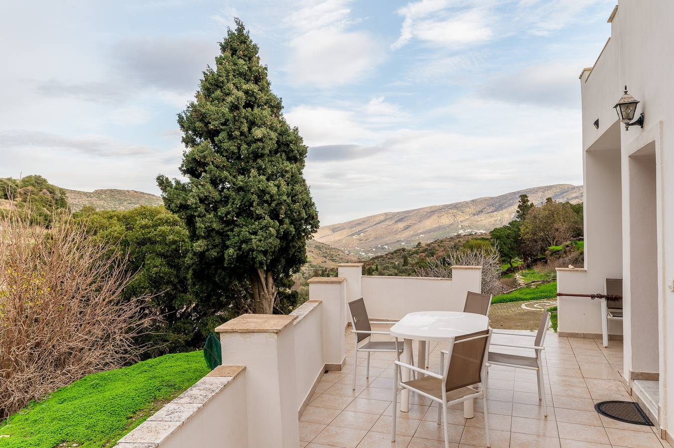 Vakantiehuis 'Moraki Appartement 1 Andros' met eigen terras, gedeelde tuin en Wi-Fi in Andros