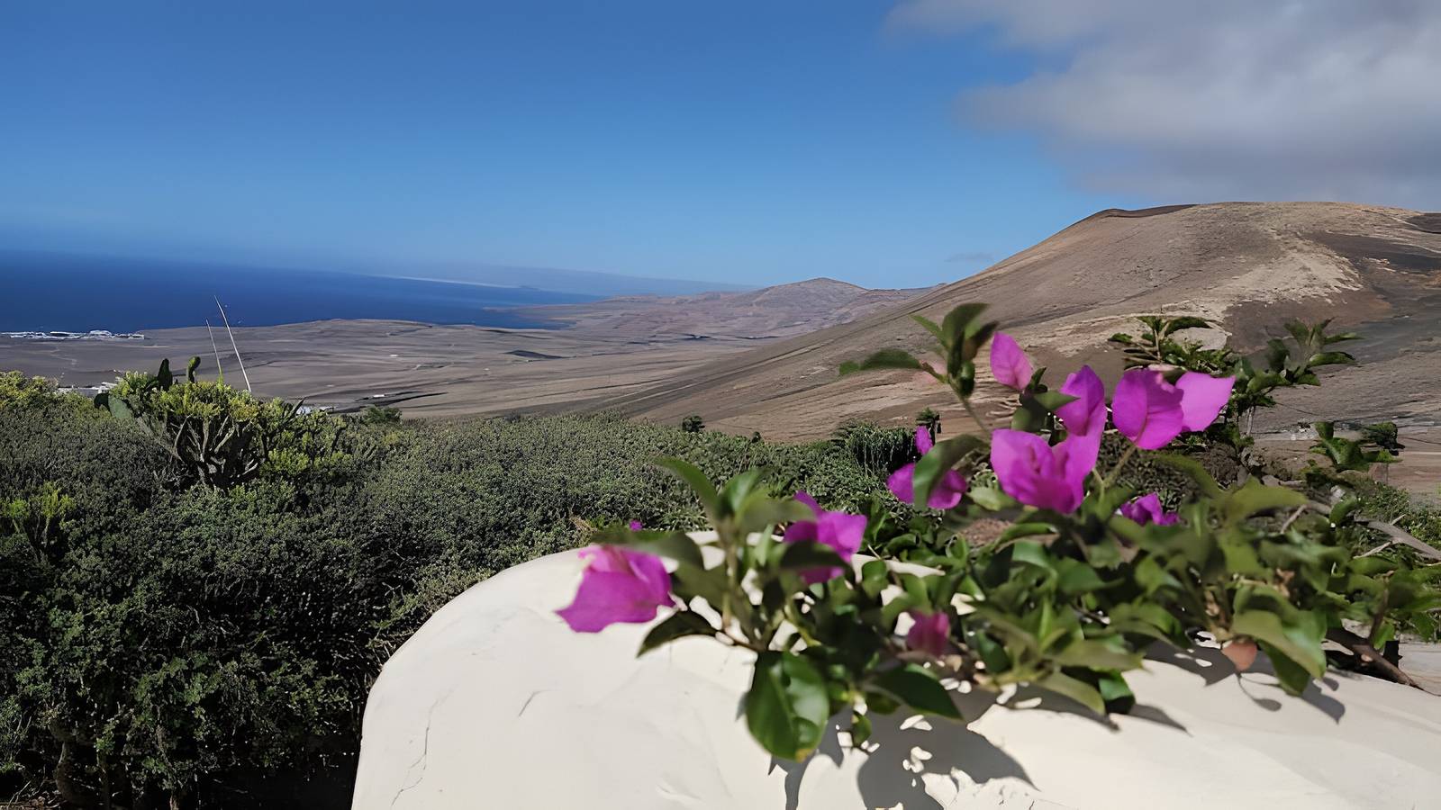Casa de vacaciones 'Casita Sweet Tabaiba' con vistas al mar, terraza privada y Wi-Fi in Tías, Lanzarote