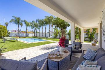 Villa for 4 Guests in Arenella, Syracuse Province, Picture 2