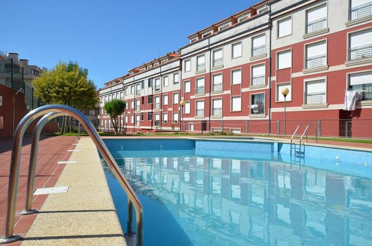 Apartamento para 5 personas, con piscina además de balcón y vistas en Portonovo
