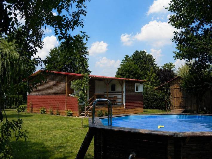 Chalet pour 7 personnes, avec Balcon et Terrasse ainsi que Jardin et Piscine