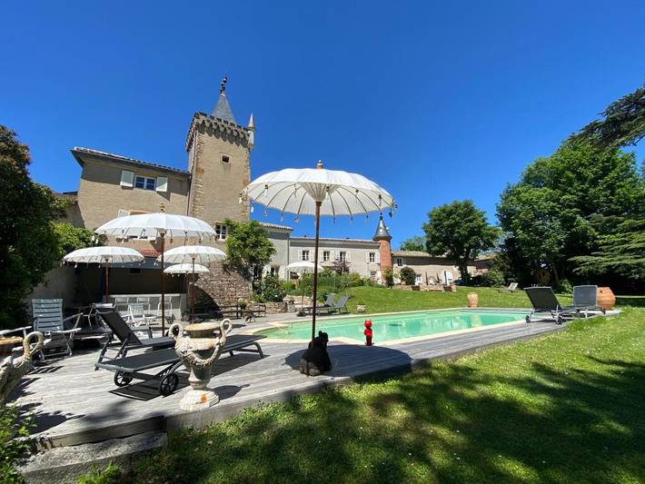 Location de vacances pour 2 personnes, avec vue et piscine ainsi que jardin et sauna à Juliénas