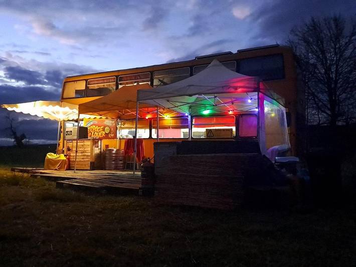 Camping pour 12 personnes, avec Terrasse ainsi que Jardin et Vue