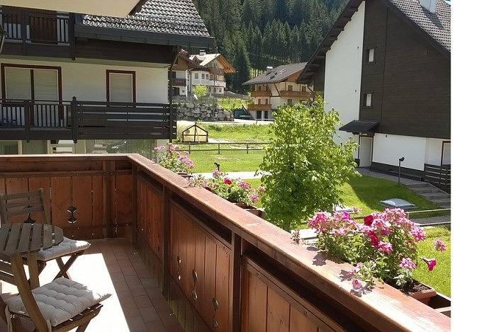 Apartamento vacacional entero, Apartamento de vacaciones para 6 personas con balcón in Canazei, Dolomiti Superski