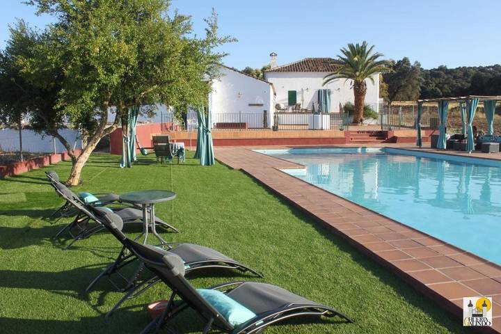 Casa rural para 23 personas, con piscina y piscina para niños además de jardín y vistas, Familias con niños en Sierra Norte de Sevilla - 2