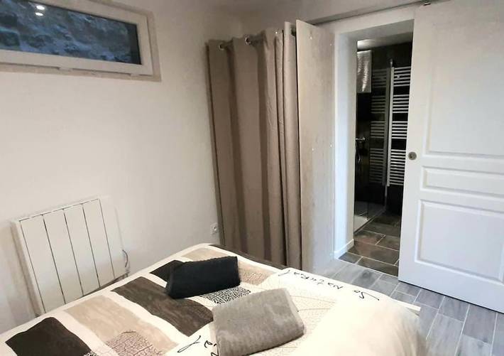 Gîte pour 4 personnes, avec terrasse et piscine à Sainte-Jalle - 4