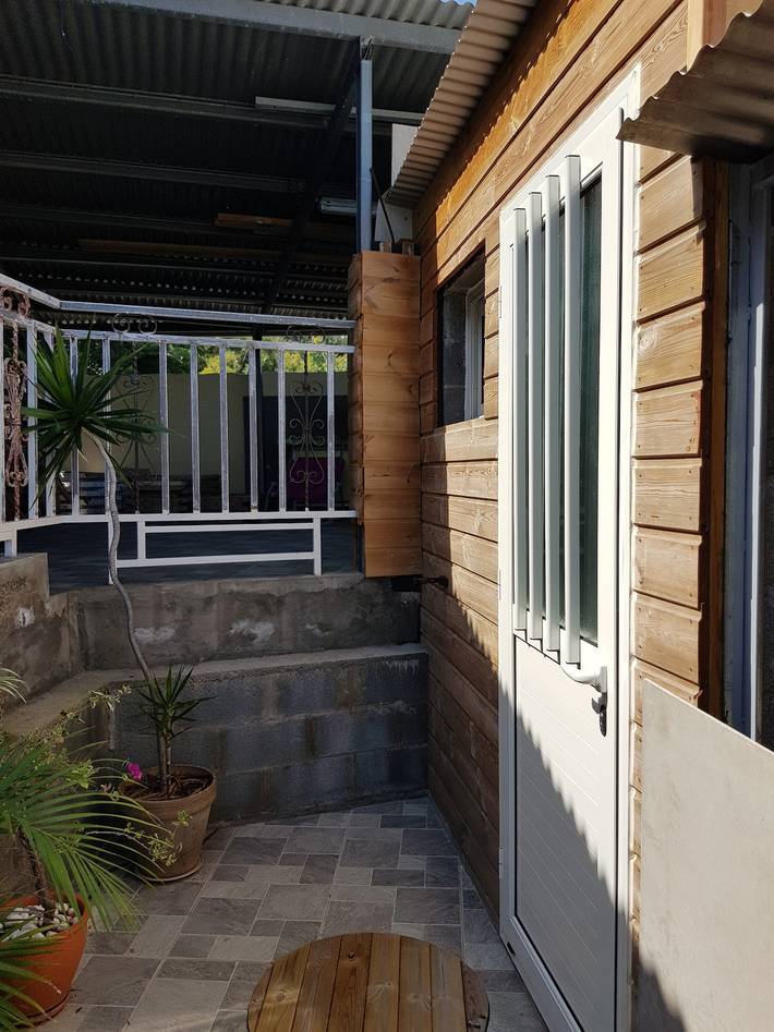 Gîte pour 2 personnes, avec terrasse et piscine à L'Étang-Salé - 3