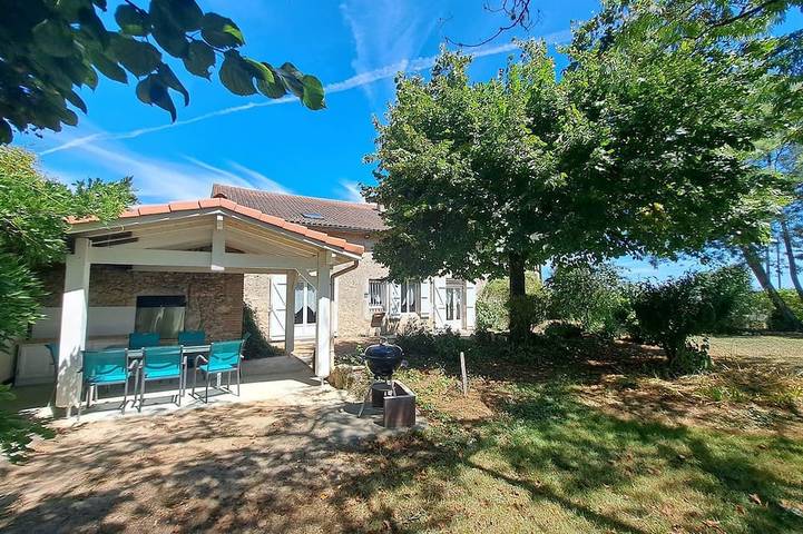 Gîte pour 8 personnes à Saint-Pierre-de-Buzet