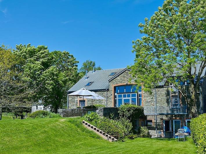 Location de vacances pour 45 personnes, avec terrasse ainsi que balcon/terrasse et sauna dans Tavigny