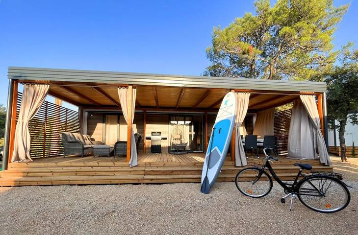 Camping für 6 Personen, mit Terrasse, mit Haustier in Biograd na Moru