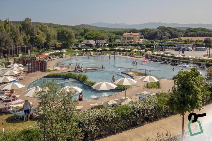 Appartamento per 4 persone, con giardino e piscina nonché terrazza in Le Rocchette