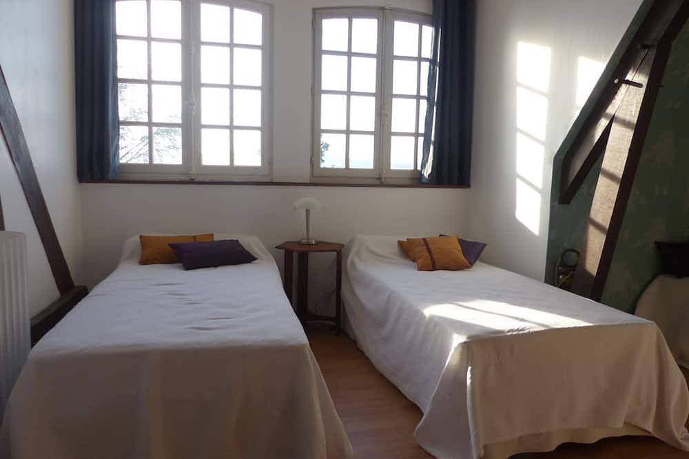 Grande maison quercynoise avec piscine in Figeac, Lot