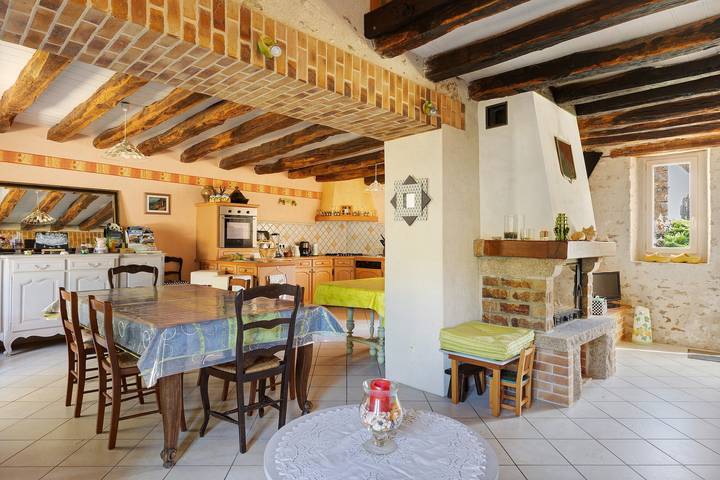 Gîte « Le Prieuré De Suzon » avec terrasse privative, jardin commun et Wi-Fi in Tourailles, Vallée de la Loire