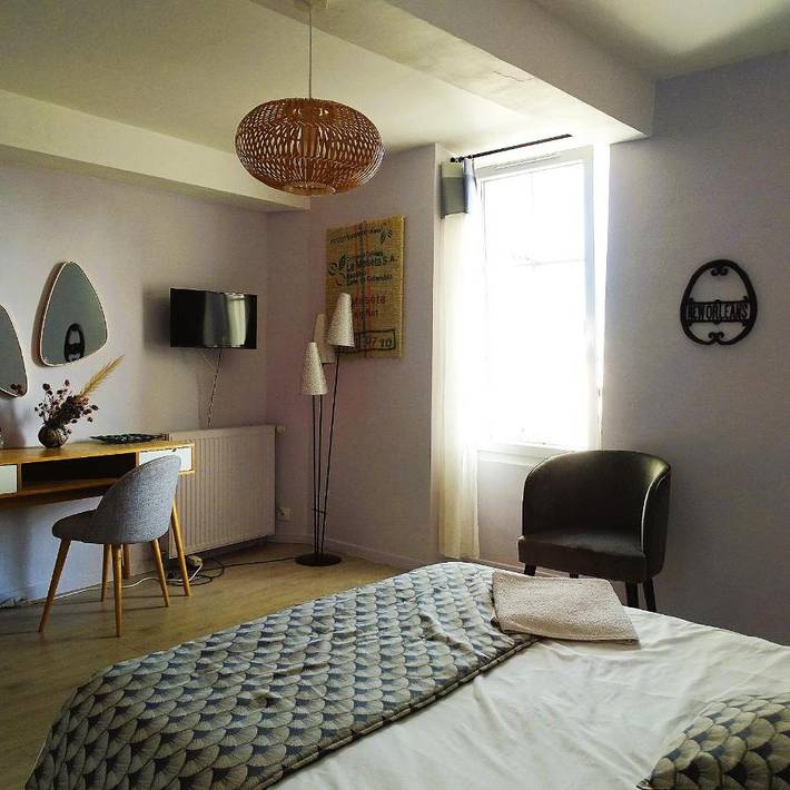 Location de vacances pour 2 personnes, avec vue ainsi que piscine et jardin à Camaret-sur-Aigues - 2