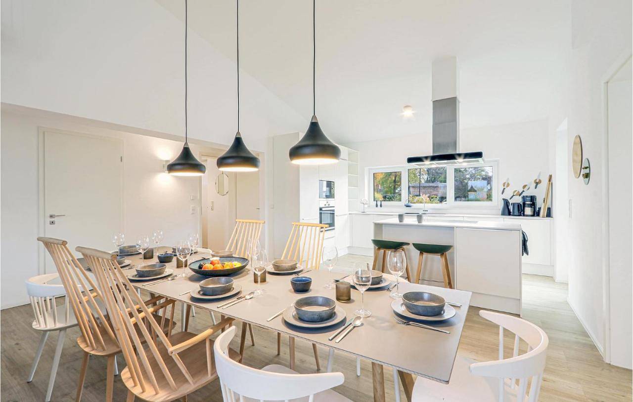 Five-Bedroom Holiday Home in Marissa Ferienpark, Lembruch